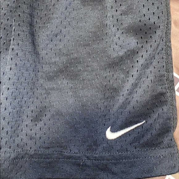 Nike Boys basketball shorts - Picture 2 of 3
